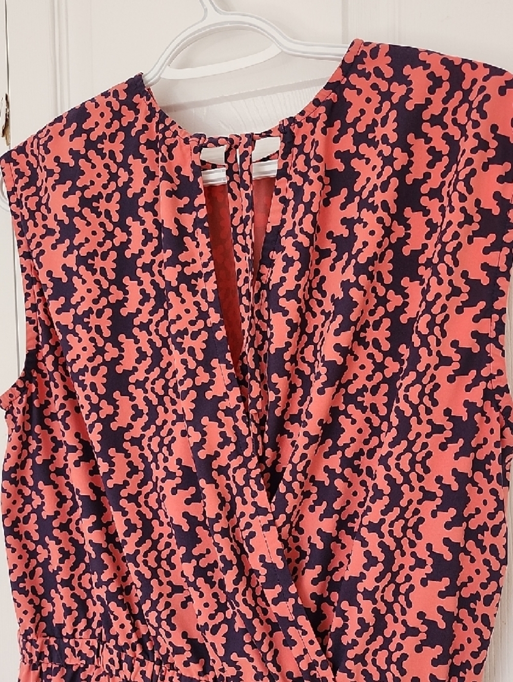 Sleeveless Coral and Black Printed Midi Dress With Pockets - Picture 2 of 3